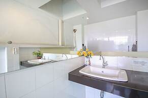 OYO 1054 Phuket Backpacker Hostel