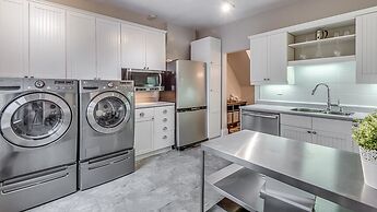 Applewood Suites - Danforth Avenue