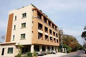 Chaofa West Suites