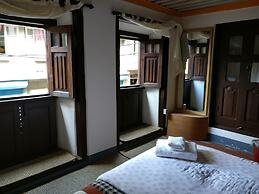 Hiranya Guest House