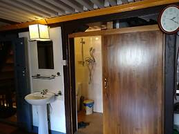 Hiranya Guest House