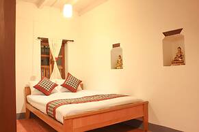 Hiranya Guest House