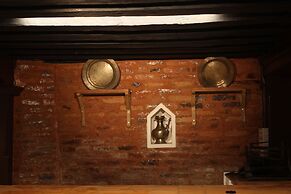Hiranya Guest House