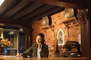 Hiranya Guest House