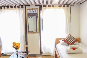 Hiranya Guest House