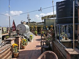 Hiranya Guest House