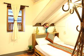 Hiranya Guest House