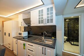 Aiza Suites