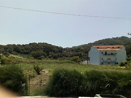 Tarsanas Apartments