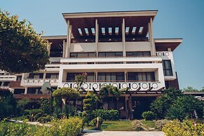 Apolonia Resort