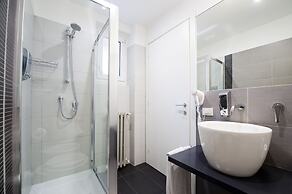 Grey&White B&B