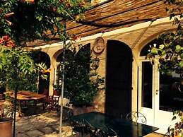 Villa Monia