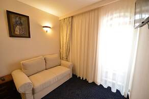 Noblesse Boutique Hotel