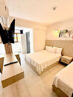 Ados Hotel