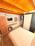 Ados Hotel