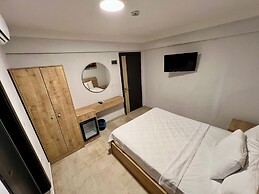 Ados Hotel