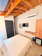 Ados Hotel