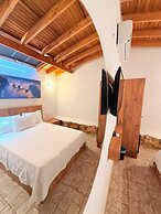 Ados Hotel