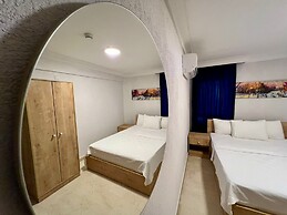 Ados Hotel