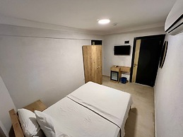 Ados Hotel