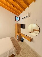 Ados Hotel