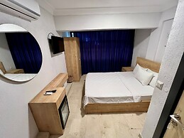 Ados Hotel