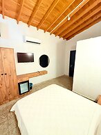 Ados Hotel