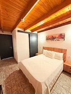Ados Hotel