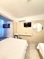 Ados Hotel