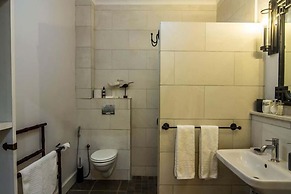 Maison - H Guest House