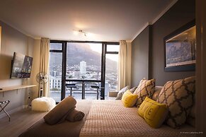 High-end city center studio with Views