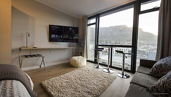 High-end city center studio with Views