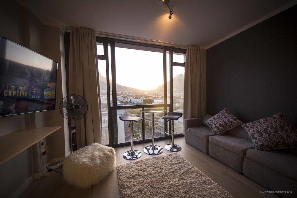 High-end city center studio with Views