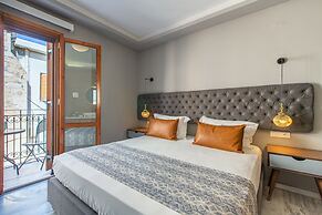 Minaret Suites & Apartments