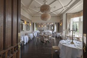Falcon Manor Hotel