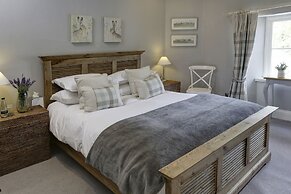 Falcon Manor Hotel