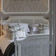 Falcon Manor Hotel