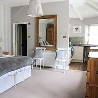 Falcon Manor Hotel