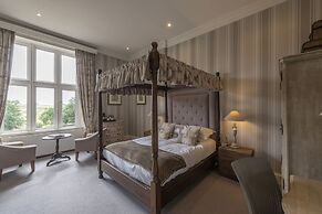 Falcon Manor Hotel