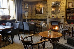 Shireburn Arms Hotel