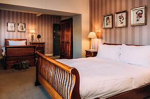 Shireburn Arms Hotel