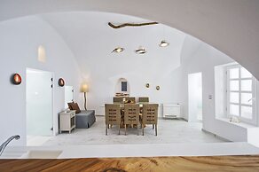 Hyperion Oia Suites