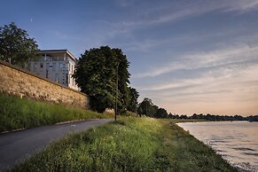 Riverside Aparthotel