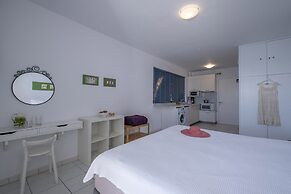 Meli Apartments & Villas