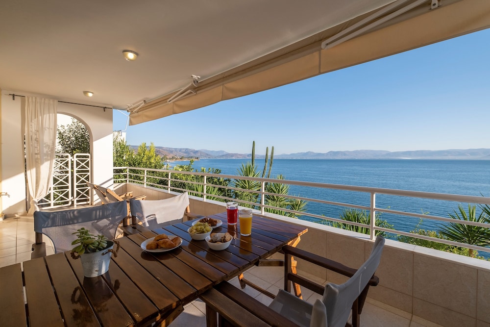 Meli Apartments & Villas