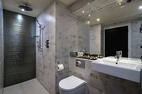 Seven Hotel
