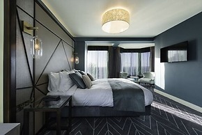 Seven Hotel
