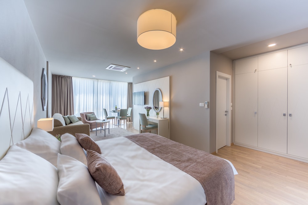 Preelook Apartments and Rooms