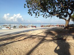 Ocean Breeze Lodge