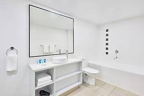 Meriton Suites Waterloo